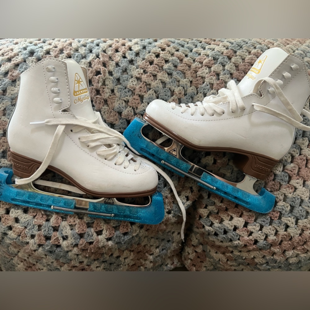 Size 4.5C Jackson Mystique 1490 ice skates.